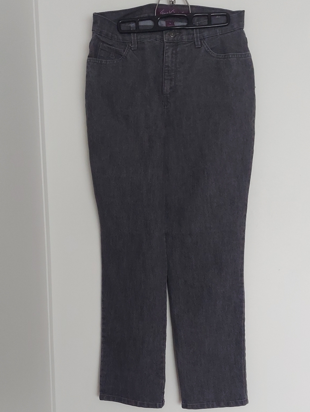 Gloria Vanderbilt Straight Leg Jeans in Charcoal Gray